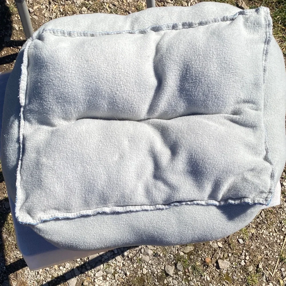 Vibrant Life Cozy Blue and Gray Sm Pet Bed Top 100% Polyester Bottom 100% Olefin